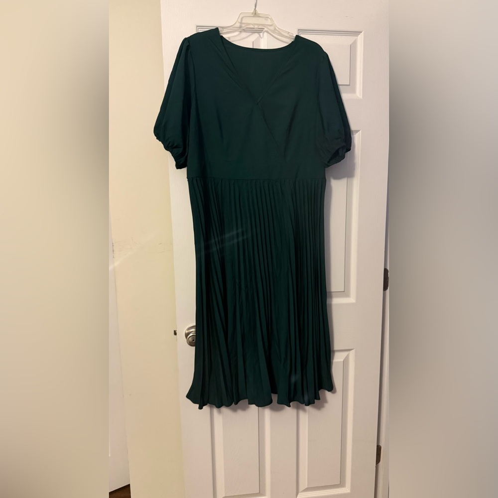 Pre-Owned Green SHEIN Pleated Dress - Picture 2 of 3